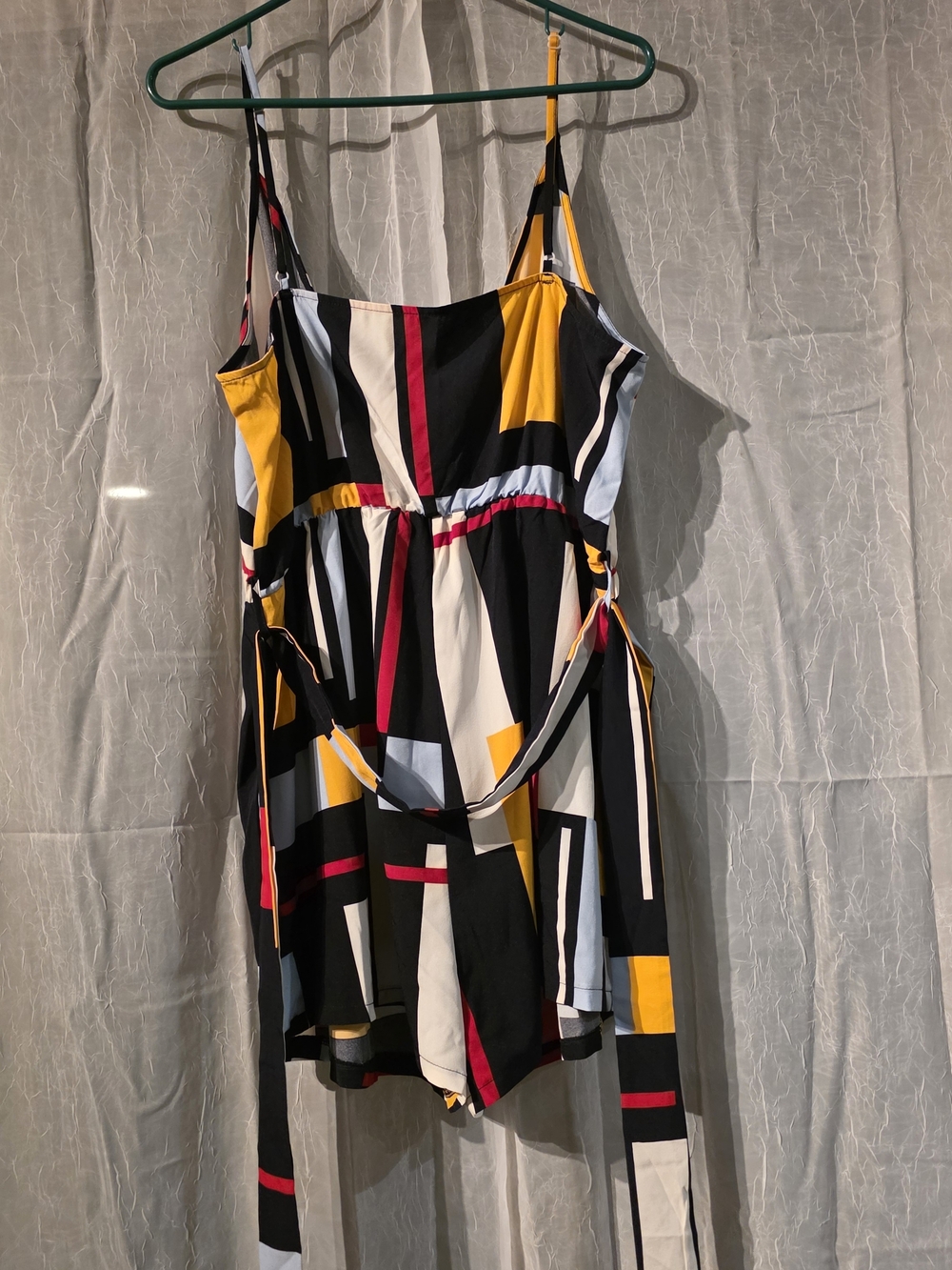 SHEIN Geometric V-Neck Sleeveless Romper in Black, Yellow & Red Colorblock Belt - Picture 4 of 6